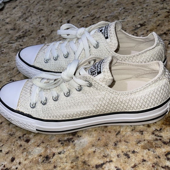 Converse - Picture 7 of 9